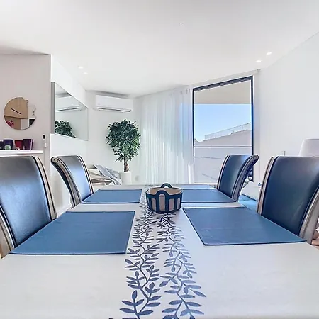Luxurious With Sea View, Pools, Fitness דירה *