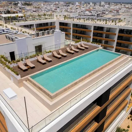 Luxurious With Sea View, Pools, Fitness
