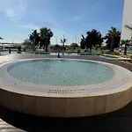 דירה Luxurious With Sea View, Pools, Fitness *